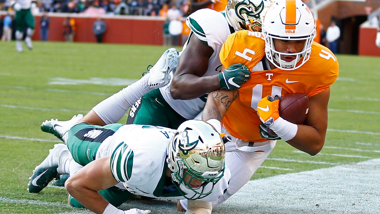 Tennessee bowl hopes alive with 14-3 win over Charlotte